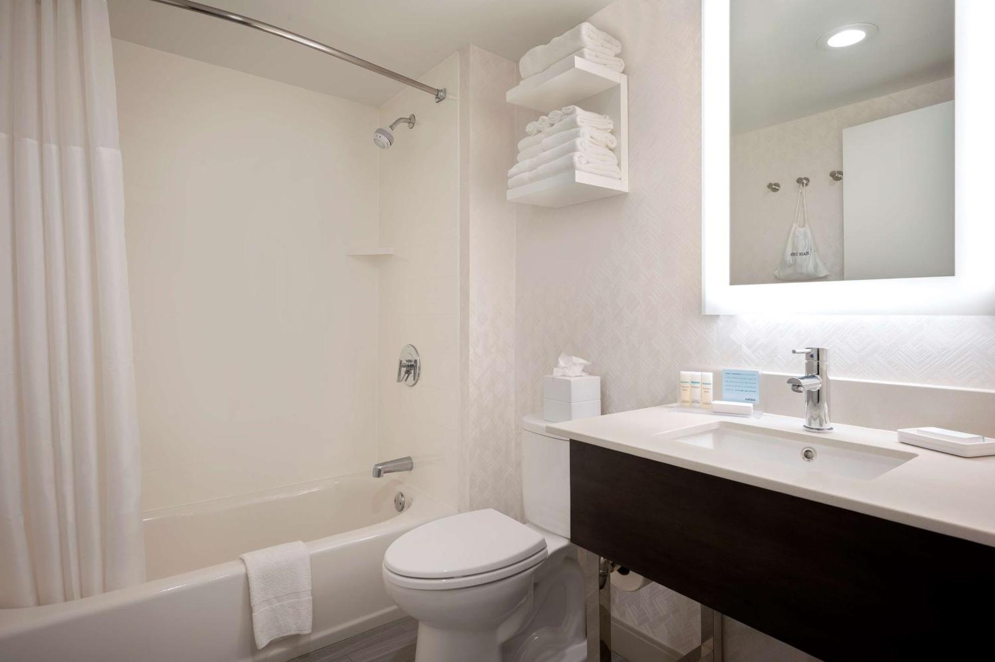 Hampton Inn By Hilton Boston/Cambridge Exteriör bild