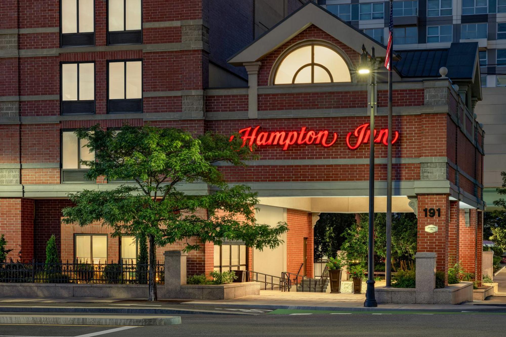 Hampton Inn By Hilton Boston/Cambridge Exteriör bild