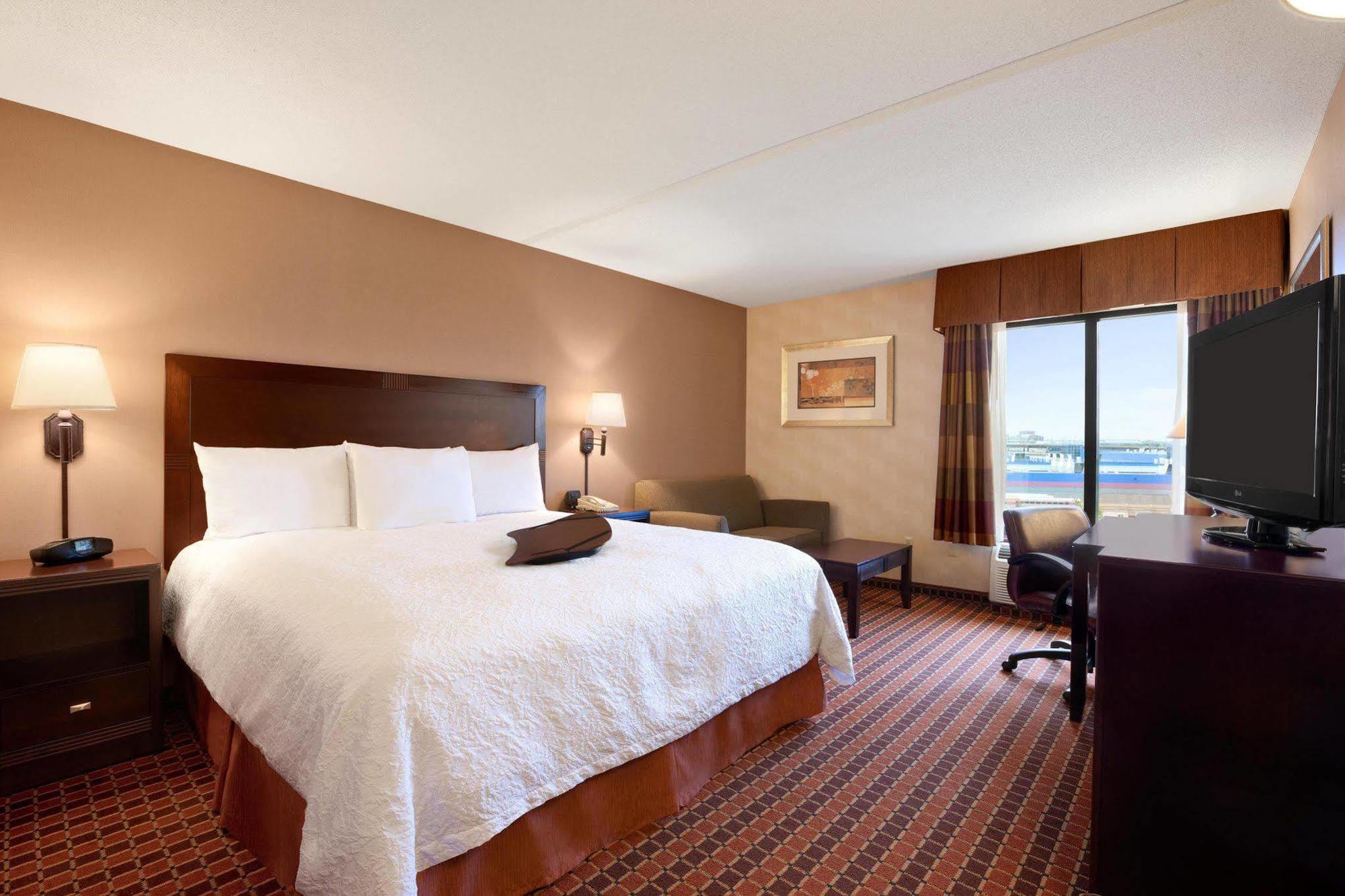 Hampton Inn By Hilton Boston/Cambridge Exteriör bild