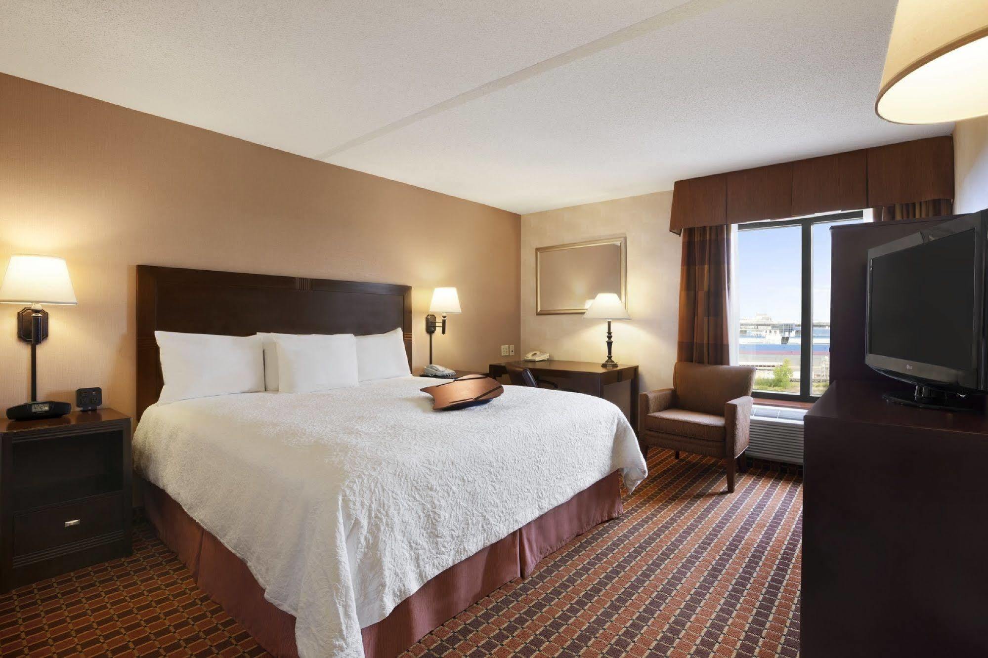 Hampton Inn By Hilton Boston/Cambridge Exteriör bild